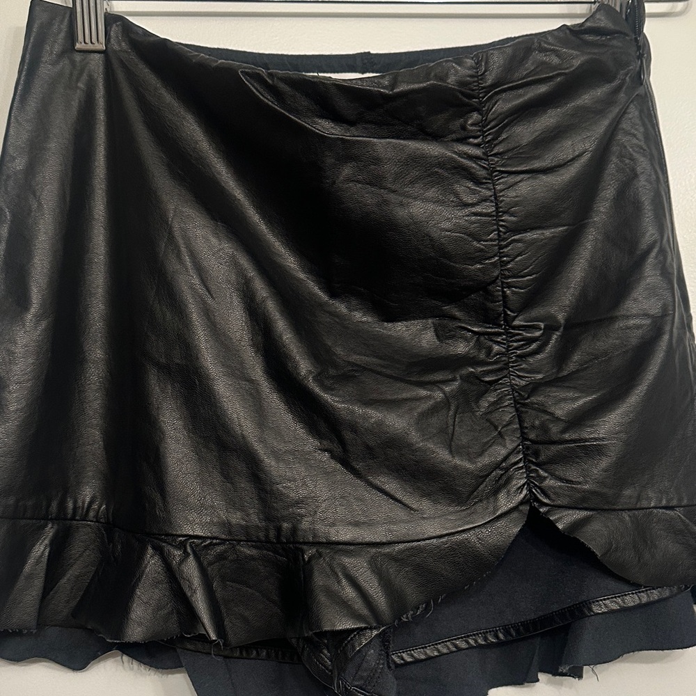 Black Ruffled Mini Skort - Picture 3 of 4